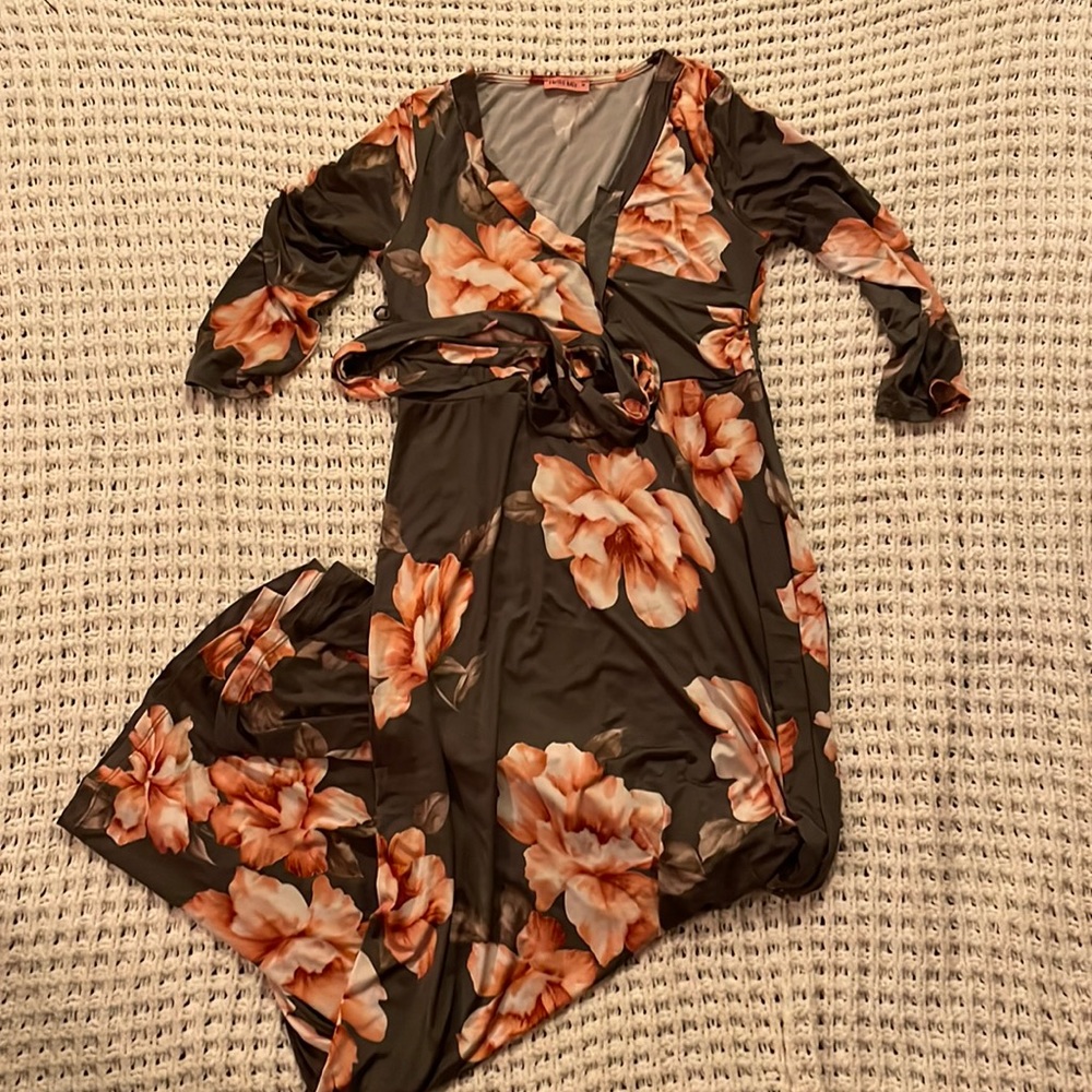 Beautiful floral maxi maternity dress - so soft!